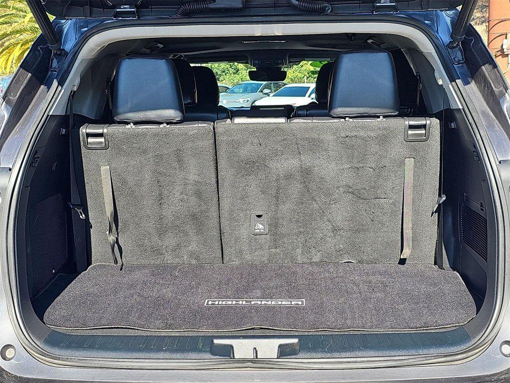 used 2022 Toyota Highlander Hybrid car, priced at $32,200