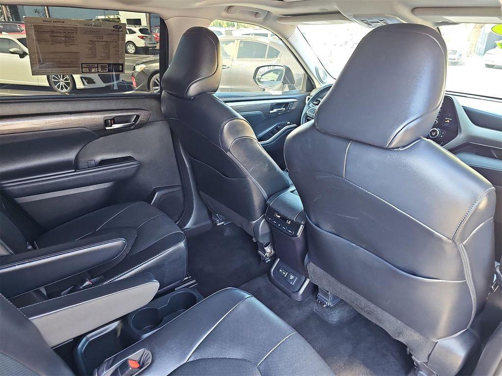 used 2022 Toyota Highlander Hybrid car, priced at $32,200