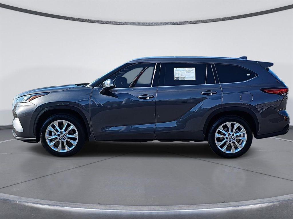 used 2022 Toyota Highlander Hybrid car, priced at $32,200