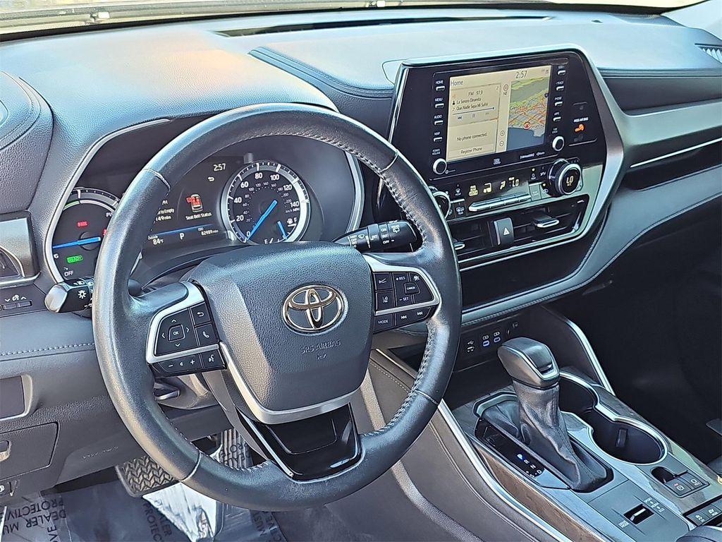 used 2022 Toyota Highlander Hybrid car, priced at $32,200