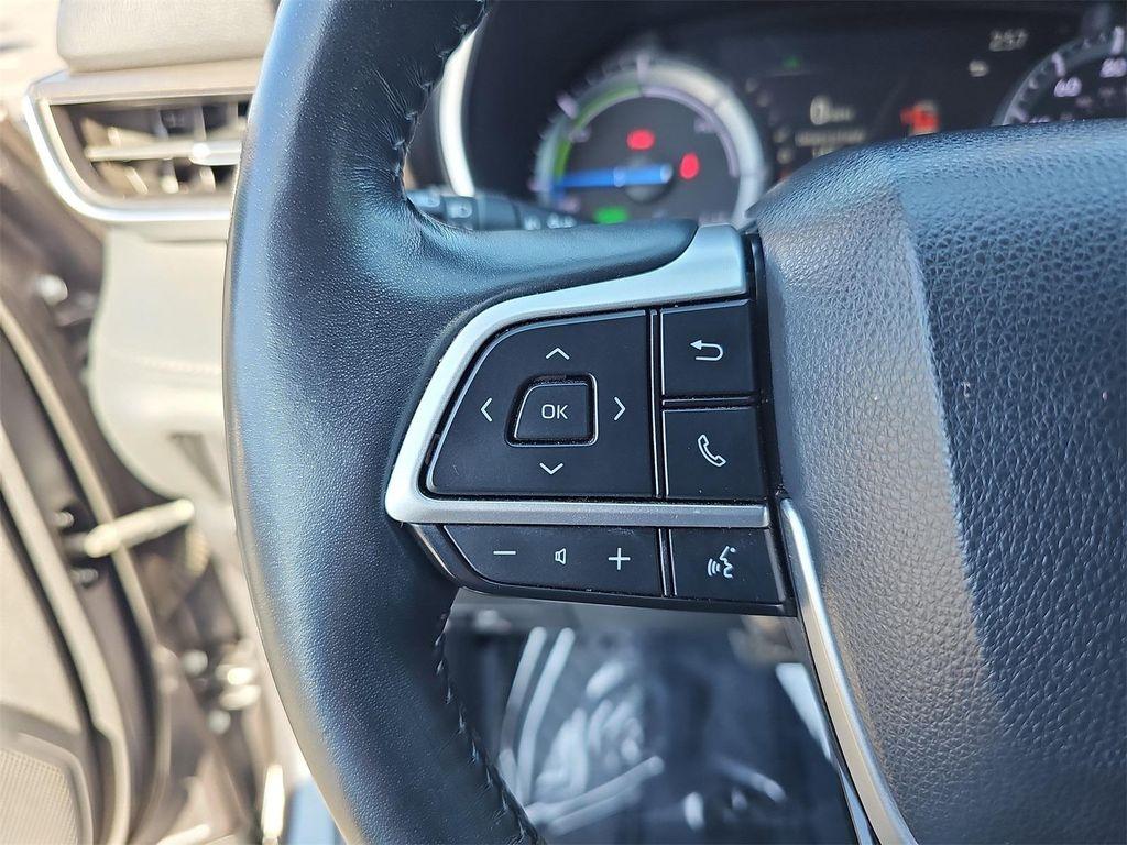 used 2022 Toyota Highlander Hybrid car, priced at $32,200