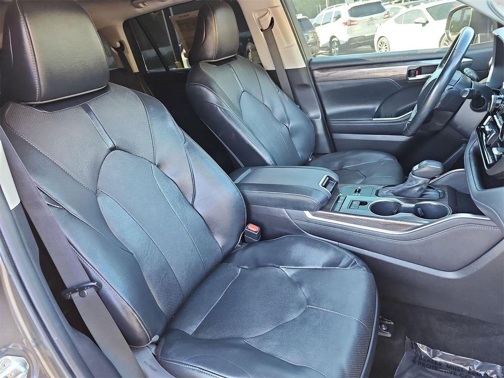 used 2022 Toyota Highlander Hybrid car, priced at $32,200