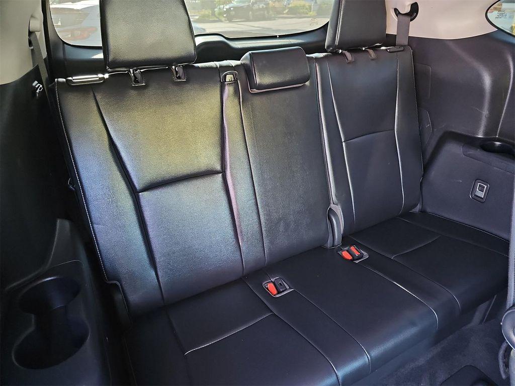 used 2022 Toyota Highlander Hybrid car, priced at $32,200