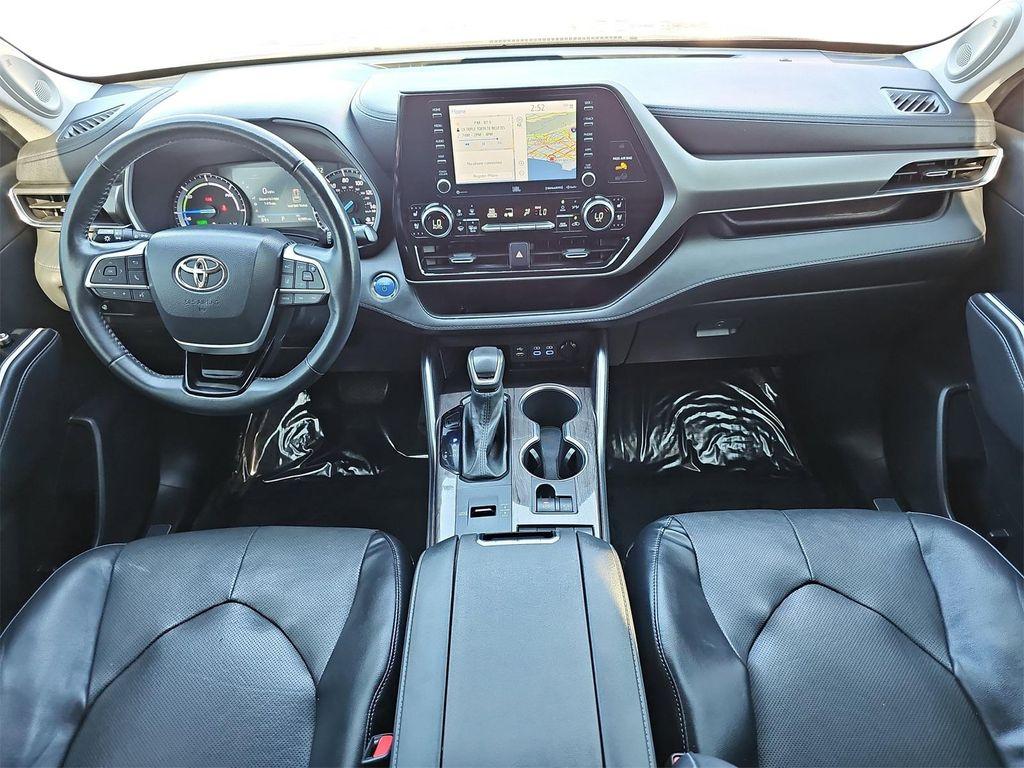 used 2022 Toyota Highlander Hybrid car, priced at $32,200