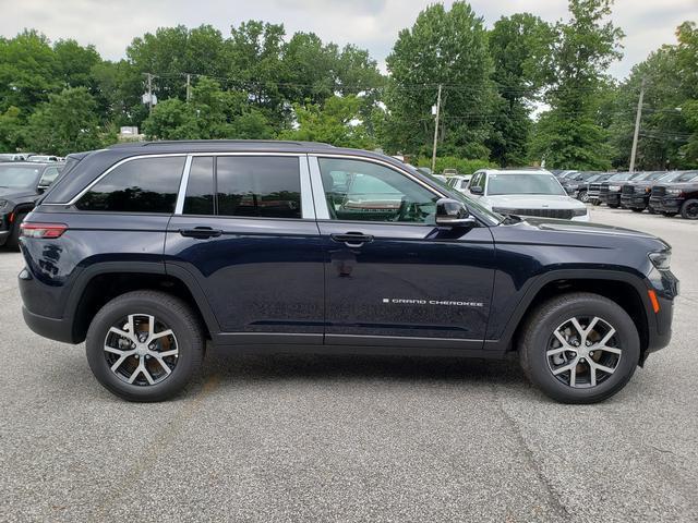 new 2024 Jeep Grand Cherokee car, priced at $45,550