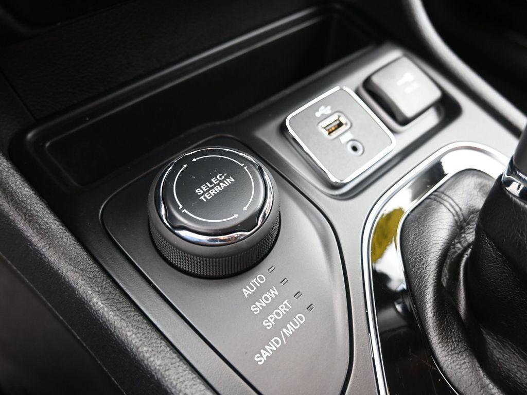 used 2019 Jeep Cherokee car, priced at $18,456