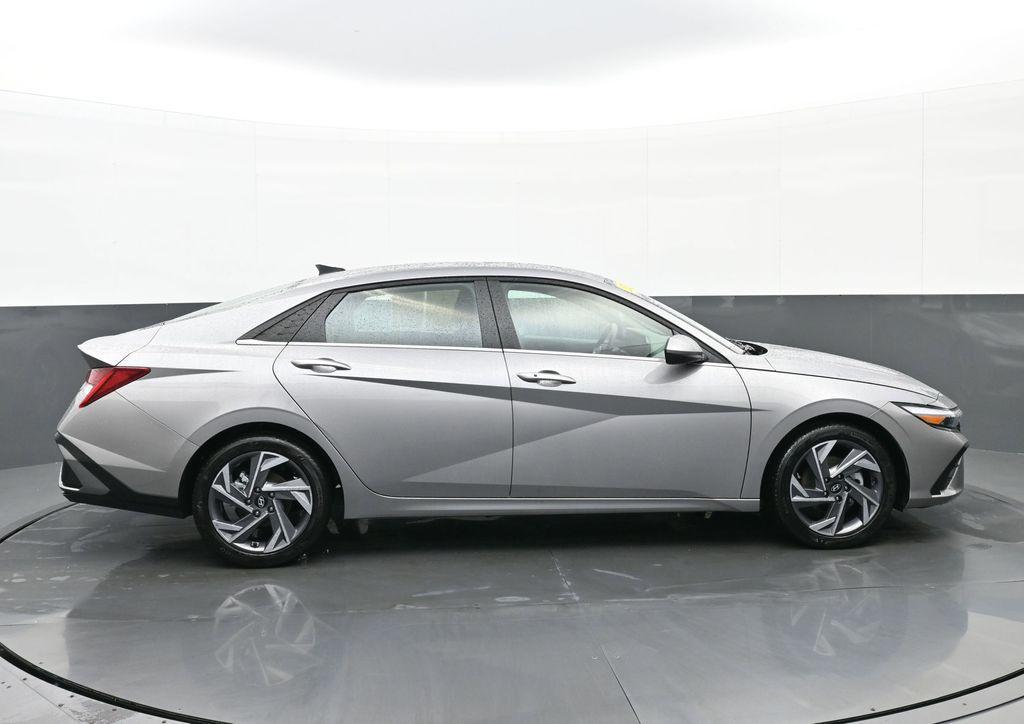 used 2025 Hyundai Elantra car
