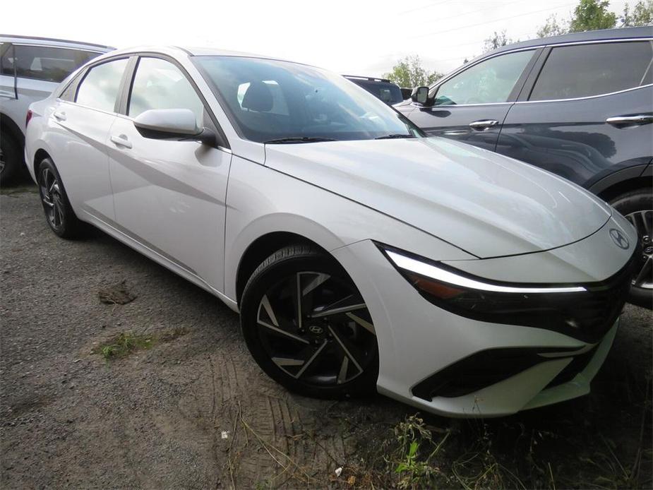 new 2024 Hyundai Elantra car, priced at $22,707