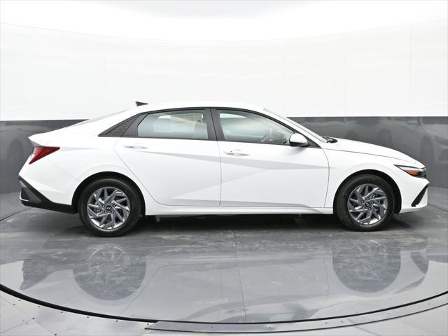 new 2025 Hyundai Elantra HEV car, priced at $26,608