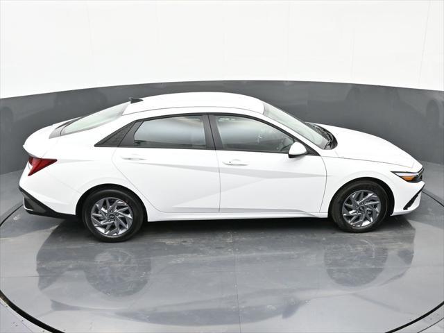 new 2025 Hyundai Elantra HEV car, priced at $26,608