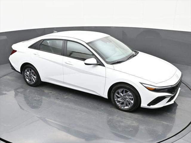 new 2025 Hyundai Elantra HEV car, priced at $26,608