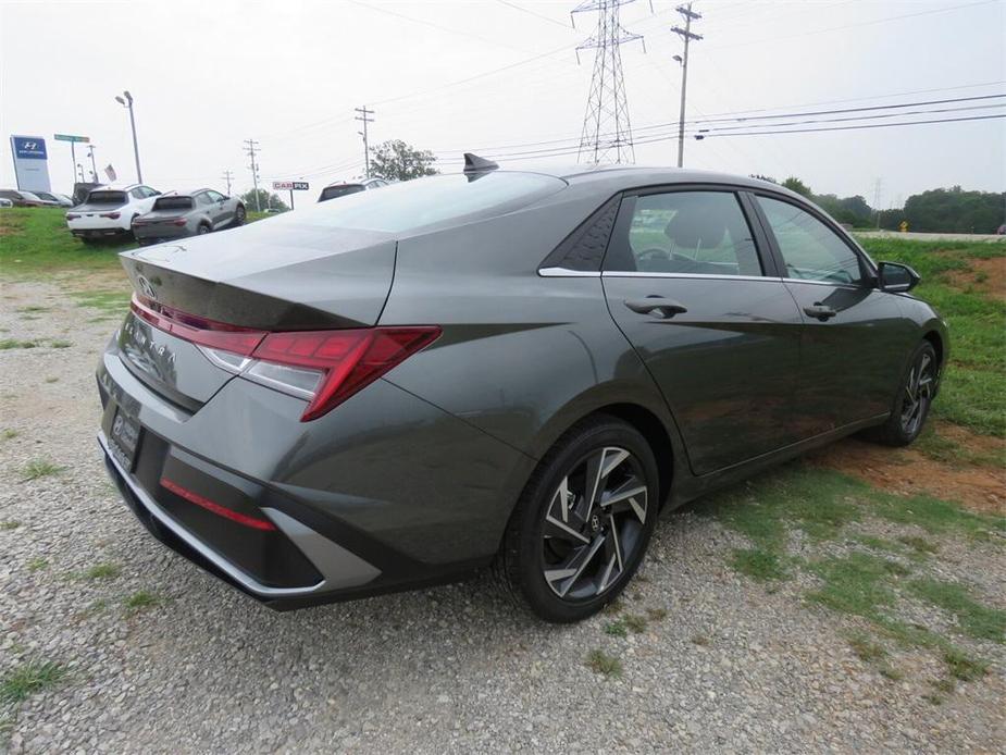 new 2024 Hyundai Elantra car, priced at $22,284