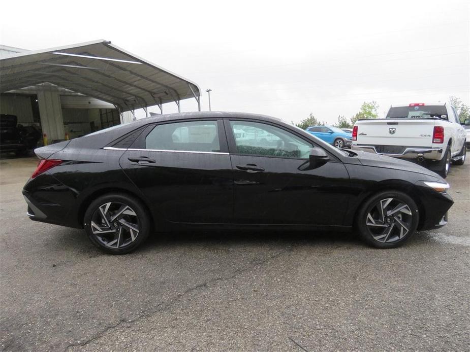 new 2024 Hyundai Elantra car, priced at $22,314