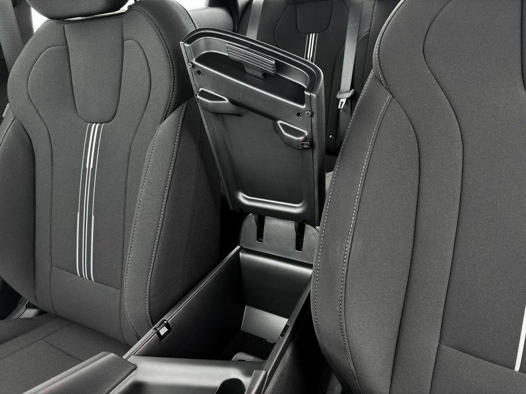 new 2025 Hyundai Elantra car, priced at $22,226