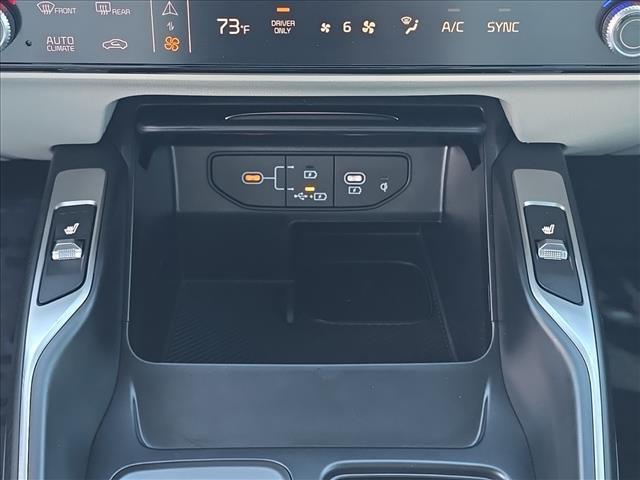 used 2025 Kia Sorento Hybrid car, priced at $38,729