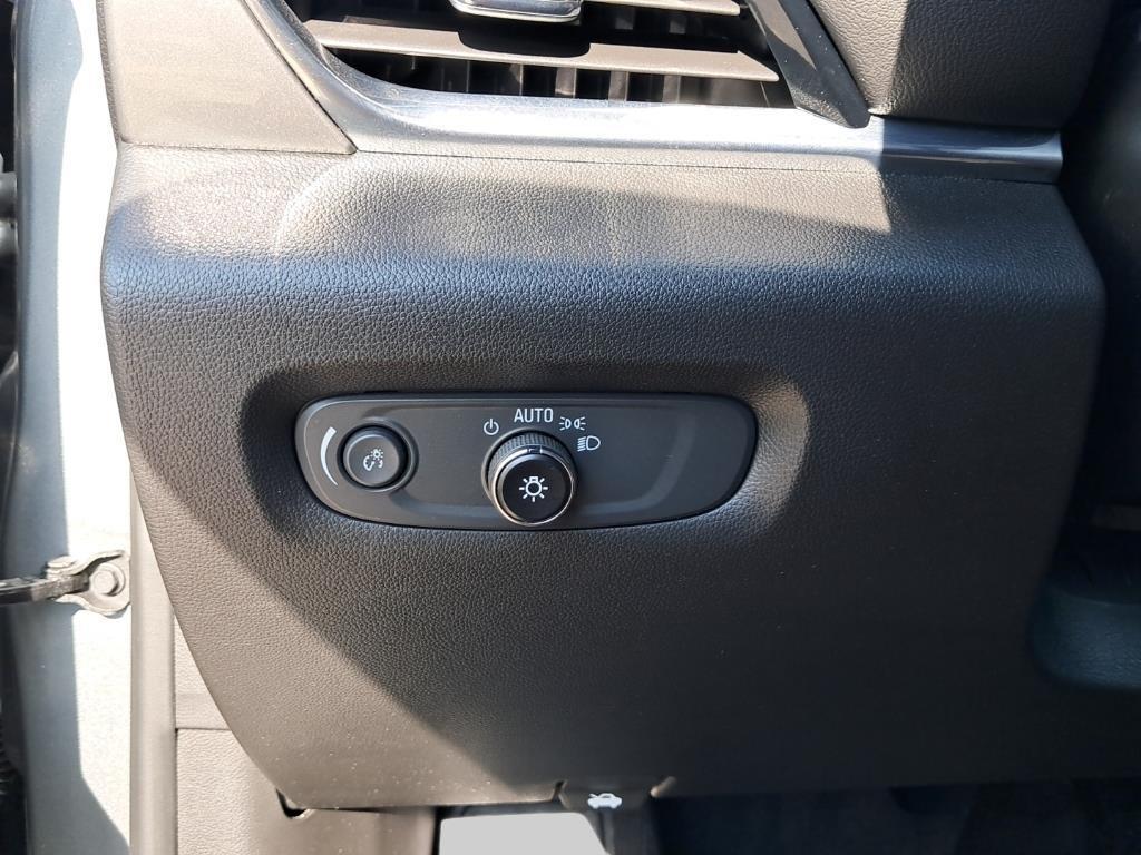 used 2023 Chevrolet Traverse car, priced at $38,698