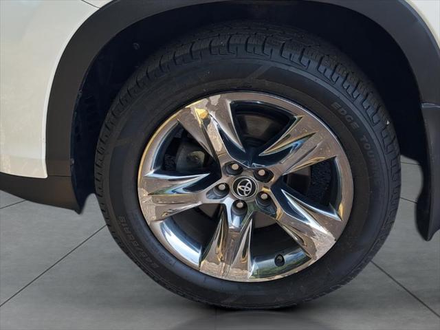 used 2019 Toyota Highlander car, priced at $29,687