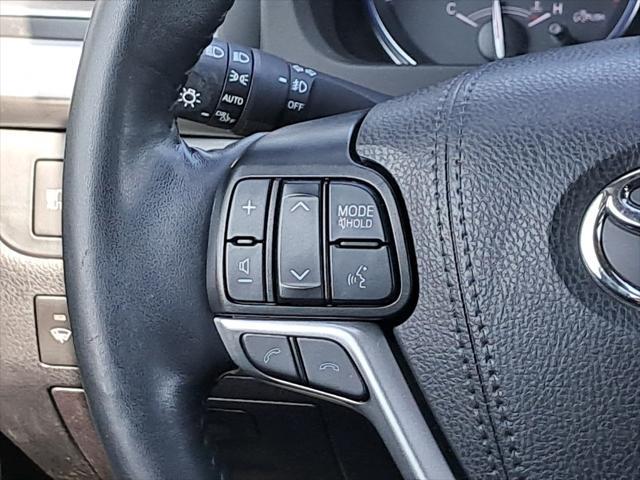 used 2019 Toyota Highlander car, priced at $29,687