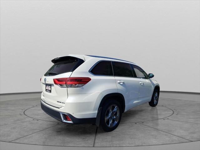 used 2019 Toyota Highlander car, priced at $29,687