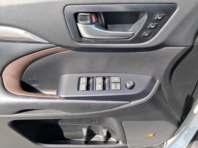 used 2019 Toyota Highlander car, priced at $29,687