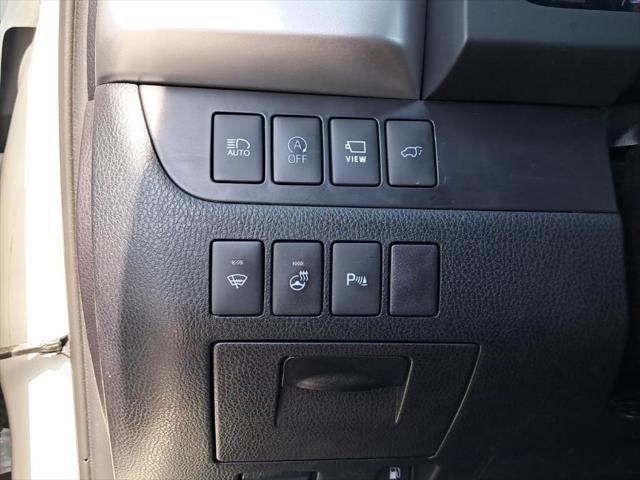 used 2019 Toyota Highlander car, priced at $29,687