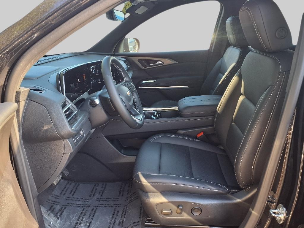 used 2025 Chevrolet Traverse car, priced at $42,644