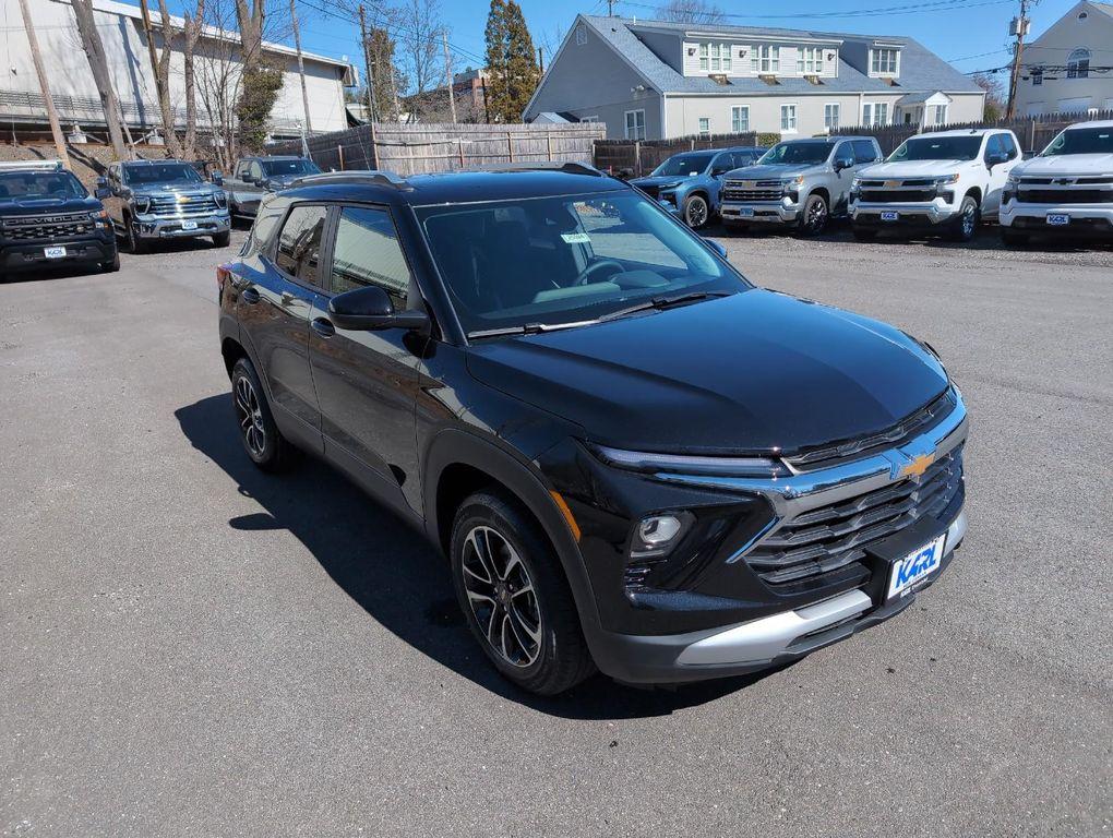 new 2025 Chevrolet TrailBlazer car, priced at $29,010