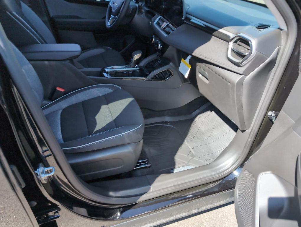 new 2025 Chevrolet TrailBlazer car, priced at $29,010