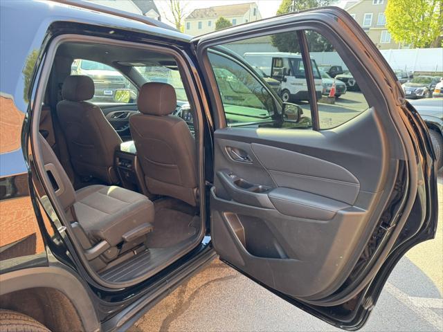 used 2022 Chevrolet Traverse car, priced at $32,127