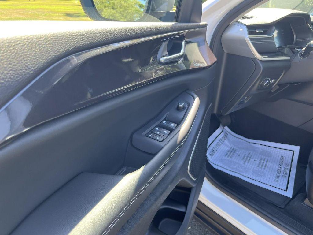 used 2022 Jeep Grand Cherokee car, priced at $32,527
