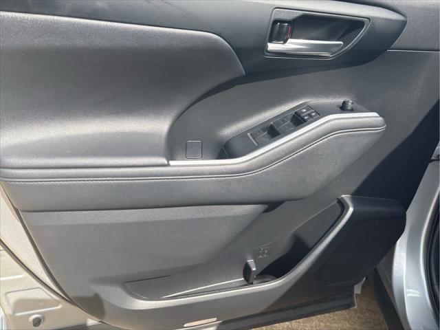 used 2021 Toyota Highlander car, priced at $31,595