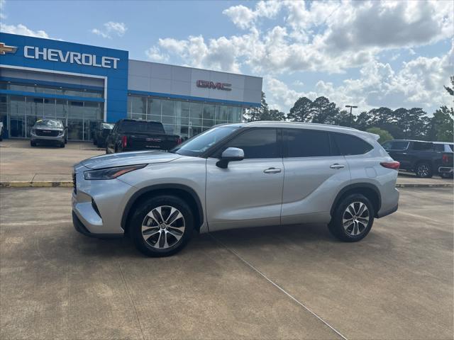 used 2021 Toyota Highlander car, priced at $31,595
