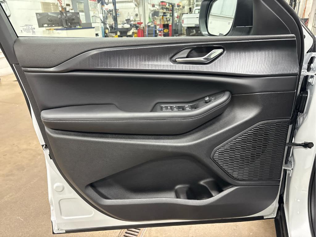 new 2025 Jeep Grand Cherokee L car, priced at $37,775