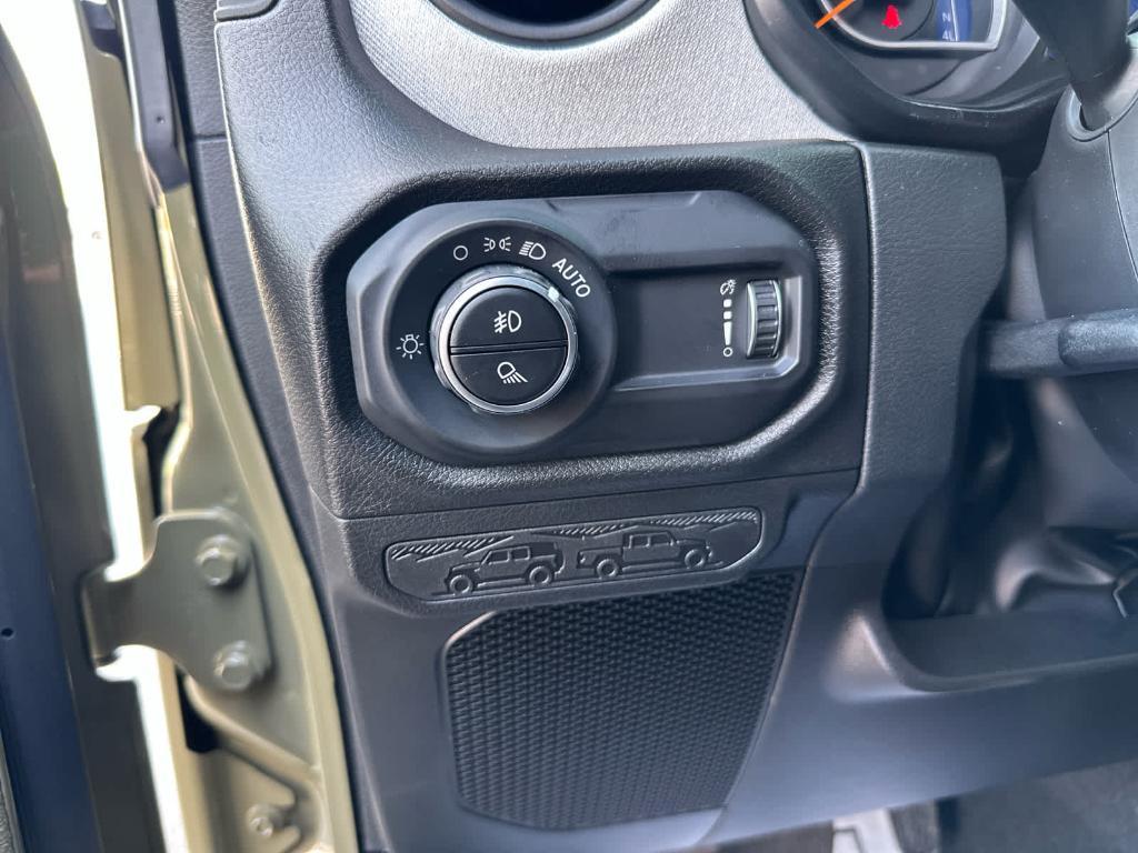 new 2025 Jeep Gladiator car, priced at $50,380