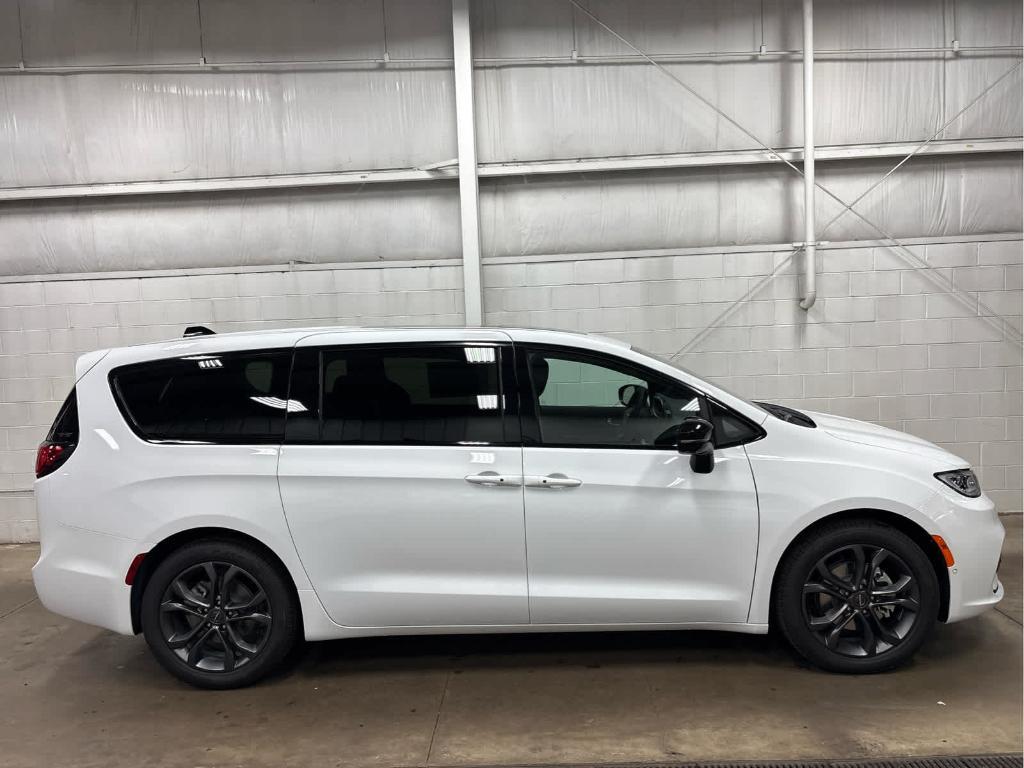 new 2026 Chrysler Pacifica car, priced at $44,103