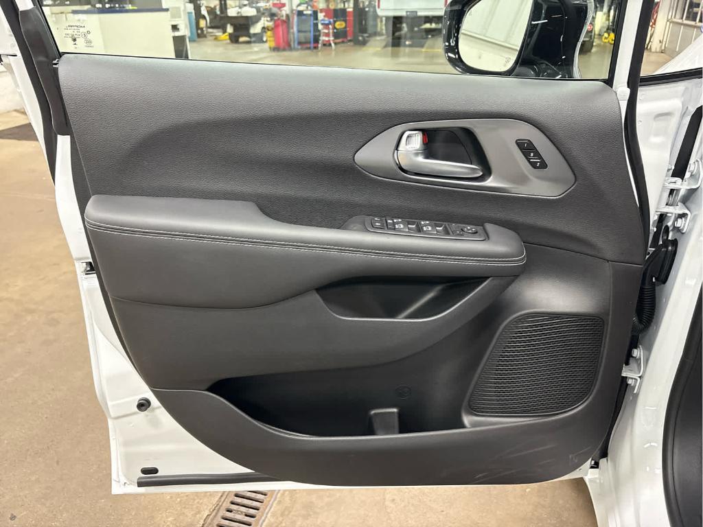 new 2026 Chrysler Pacifica car, priced at $44,103