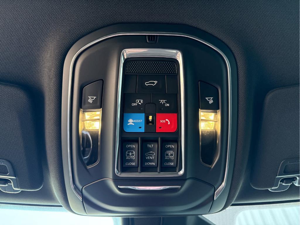 new 2025 Jeep Grand Cherokee car, priced at $50,750