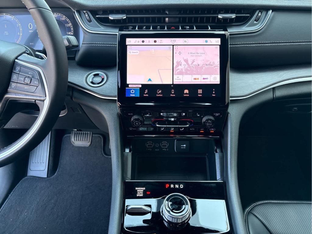 new 2025 Jeep Grand Cherokee car, priced at $50,750