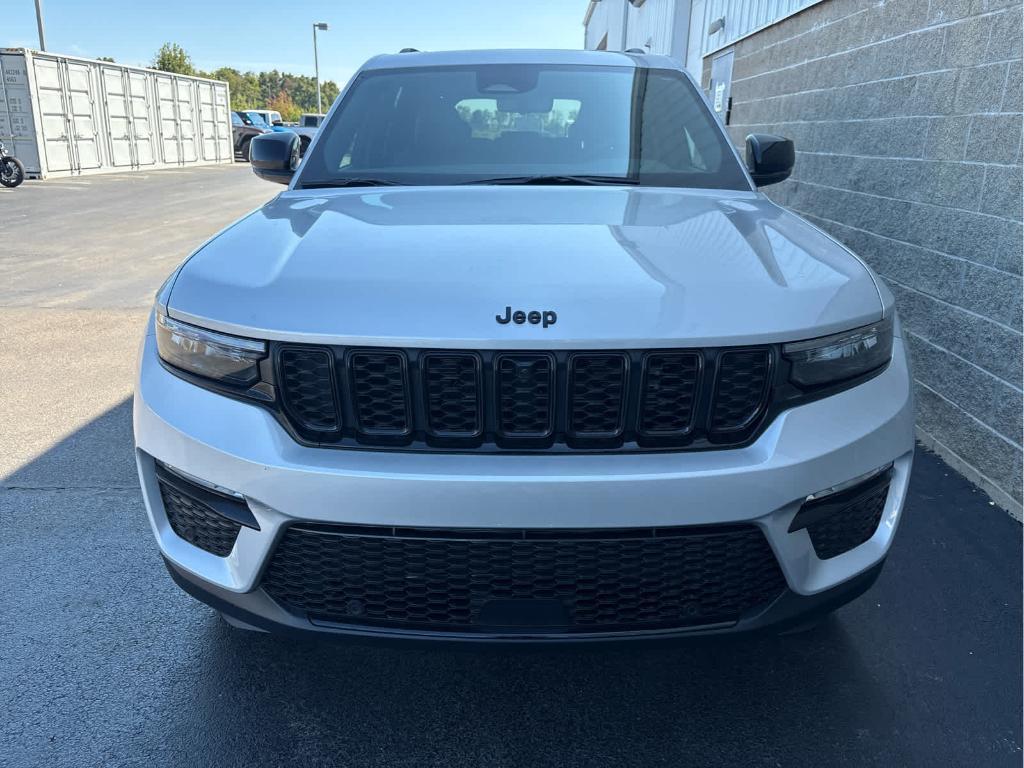 new 2025 Jeep Grand Cherokee car, priced at $50,750