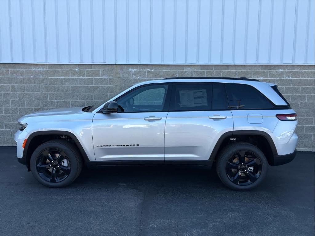 new 2025 Jeep Grand Cherokee car, priced at $50,750