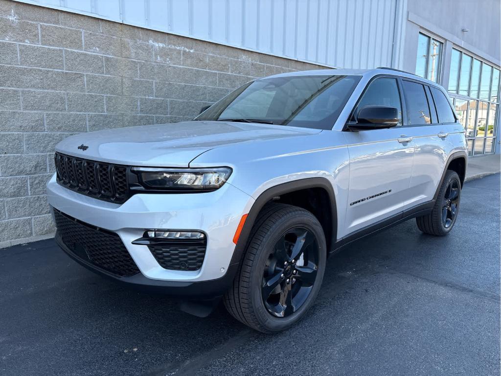 new 2025 Jeep Grand Cherokee car, priced at $50,750