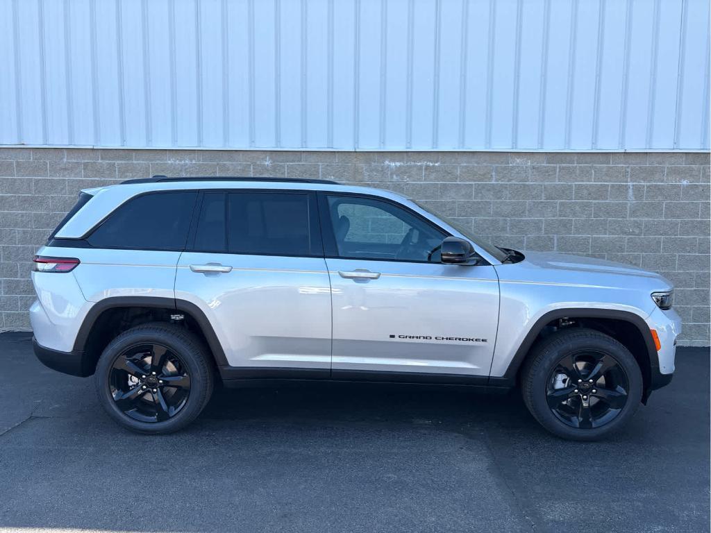 new 2025 Jeep Grand Cherokee car, priced at $50,750