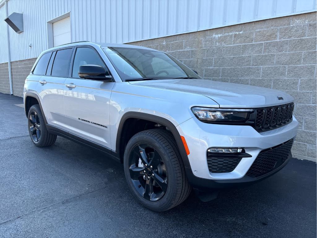 new 2025 Jeep Grand Cherokee car, priced at $50,750