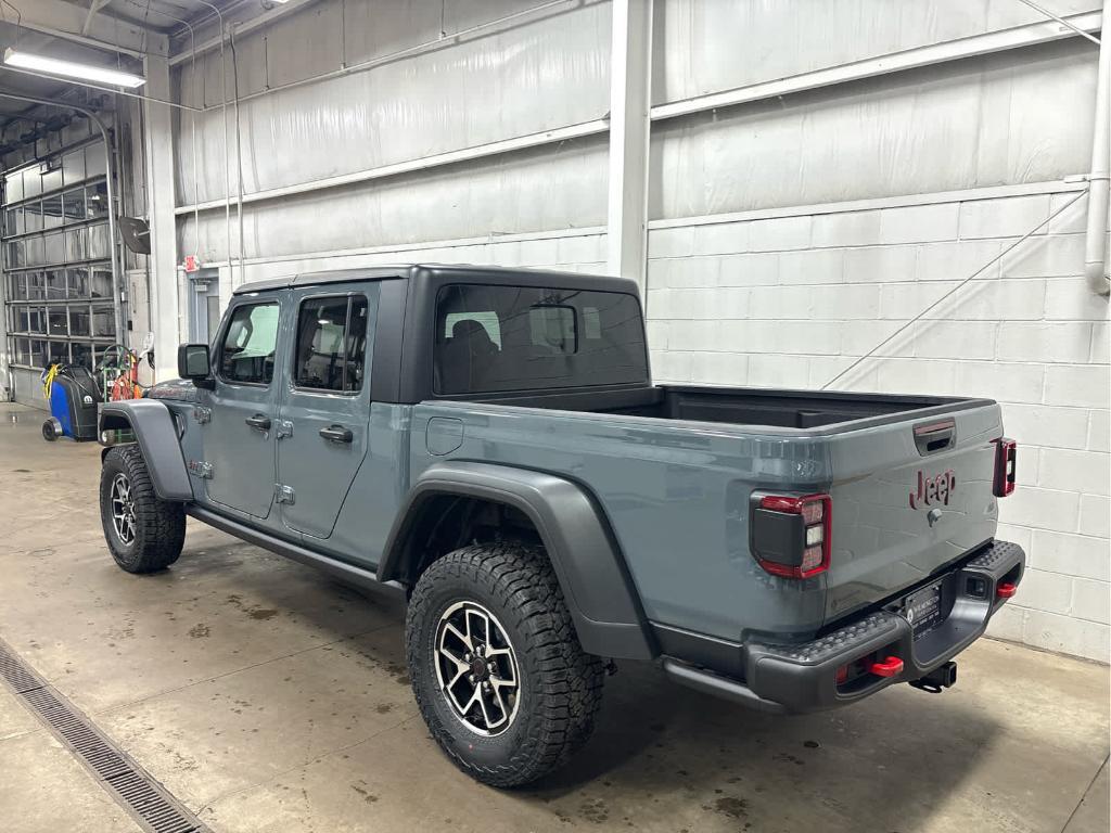 new 2025 Jeep Gladiator car, priced at $49,677