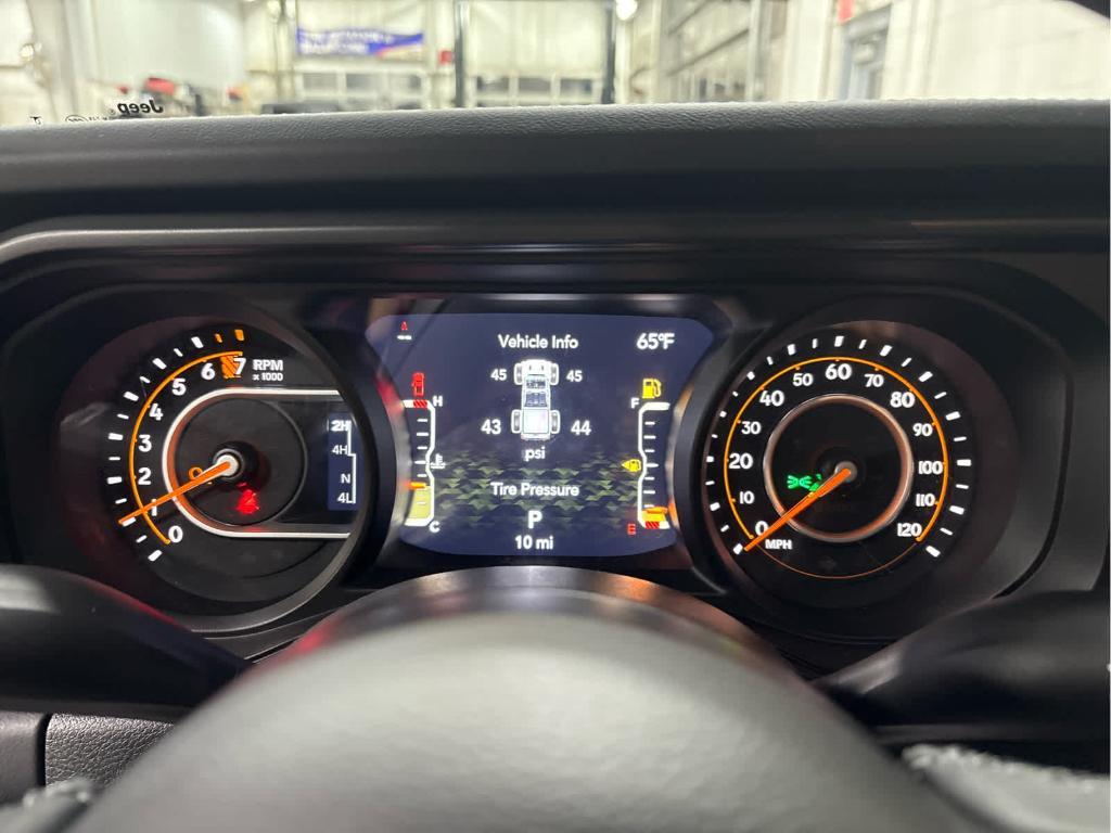 new 2025 Jeep Gladiator car, priced at $49,677