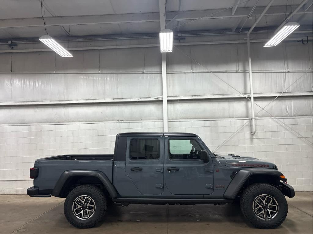 new 2025 Jeep Gladiator car, priced at $49,677