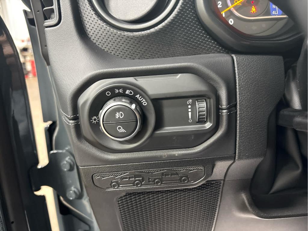 new 2025 Jeep Gladiator car, priced at $49,677