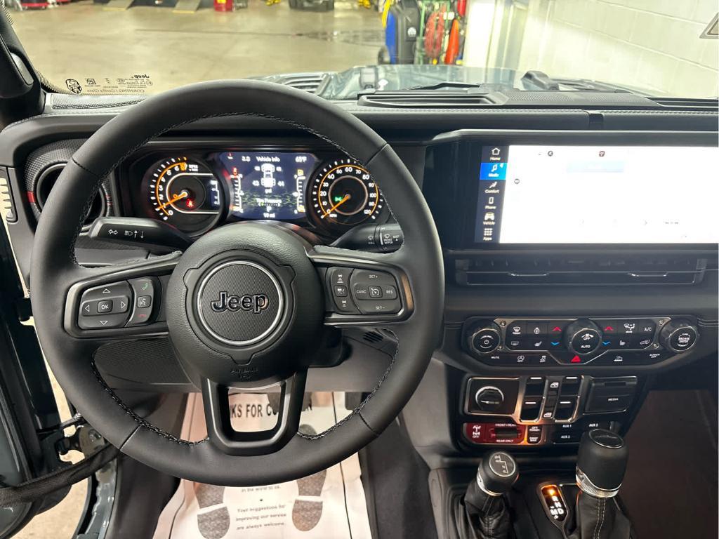 new 2025 Jeep Gladiator car, priced at $49,677