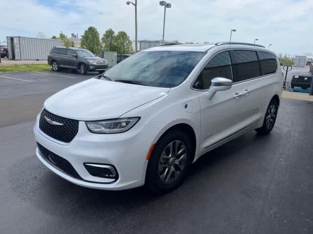 new 2024 Chrysler Pacifica Hybrid car, priced at $49,489