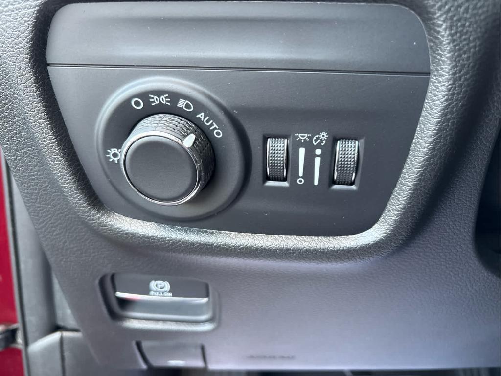 used 2025 Jeep Grand Cherokee car, priced at $32,130